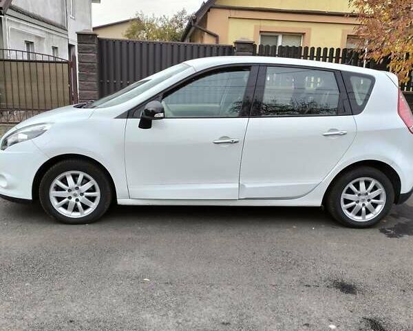 Белый Рено Сценик, объемом двигателя 1.6 л и пробегом 228 тыс. км за 7199 $, фото 1 на Automoto.ua