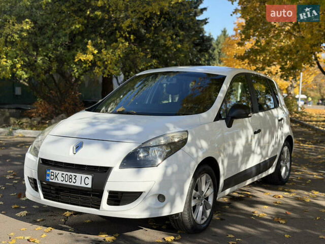 Белый Рено Сценик, объемом двигателя 1.46 л и пробегом 220 тыс. км за 5600 $, фото 12 на Automoto.ua