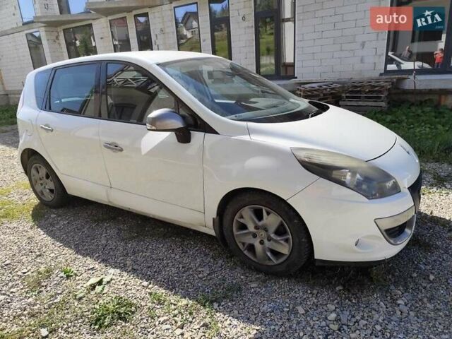 Білий Рено Сценік, об'ємом двигуна 1.6 л та пробігом 204 тис. км за 5500 $, фото 2 на Automoto.ua