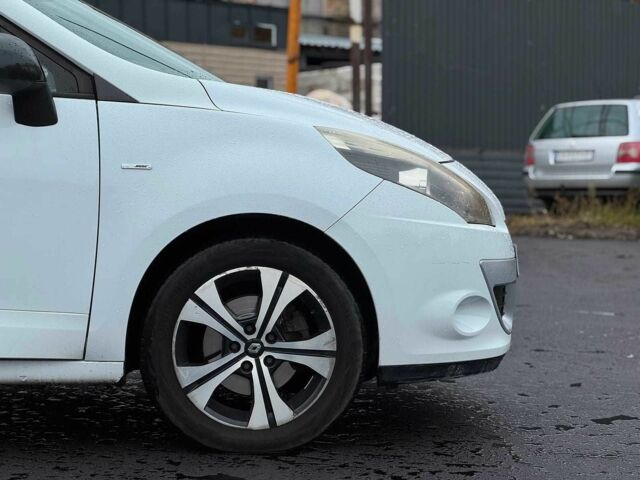 Білий Рено Сценік, об'ємом двигуна 1.9 л та пробігом 242 тис. км за 6940 $, фото 12 на Automoto.ua