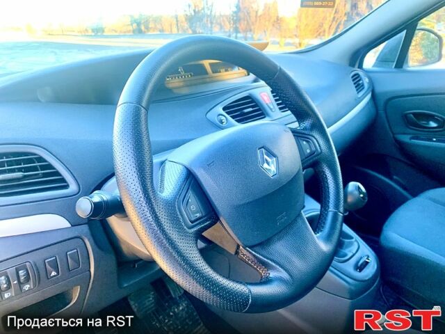 Білий Рено Сценік, об'ємом двигуна 15 л та пробігом 281 тис. км за 7700 $, фото 1 на Automoto.ua