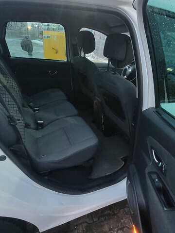 Белый Рено Сценик, объемом двигателя 1.6 л и пробегом 210 тыс. км за 7300 $, фото 16 на Automoto.ua