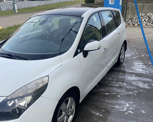 Білий Рено Сценік, об'ємом двигуна 1.5 л та пробігом 280 тис. км за 6500 $, фото 3 на Automoto.ua
