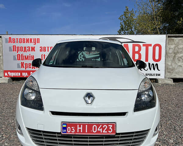 Белый Рено Сценик, объемом двигателя 1.5 л и пробегом 219 тыс. км за 8900 $, фото 1 на Automoto.ua