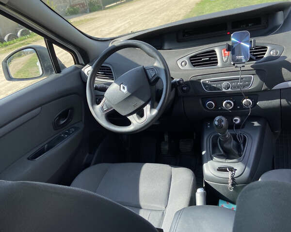 Белый Рено Сценик, объемом двигателя 1.46 л и пробегом 250 тыс. км за 7000 $, фото 6 на Automoto.ua