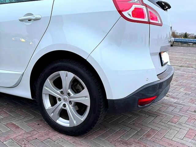 Белый Рено Сценик, объемом двигателя 15 л и пробегом 290 тыс. км за 7800 $, фото 4 на Automoto.ua