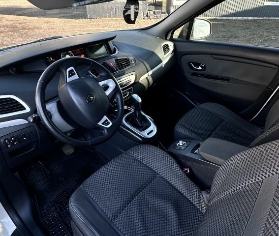 Белый Рено Сценик, объемом двигателя 1.5 л и пробегом 315 тыс. км за 8300 $, фото 5 на Automoto.ua