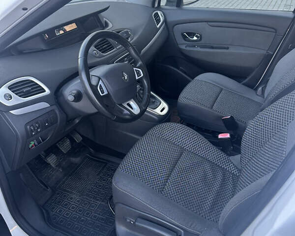 Белый Рено Сценик, объемом двигателя 1.46 л и пробегом 256 тыс. км за 7300 $, фото 9 на Automoto.ua