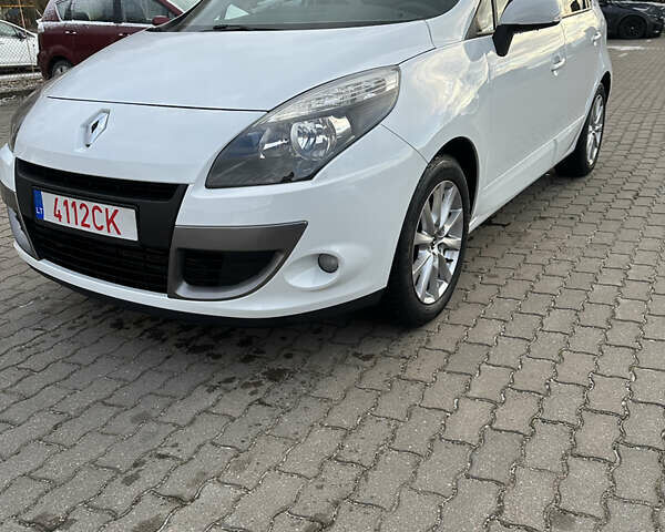 Белый Рено Сценик, объемом двигателя 1.5 л и пробегом 232 тыс. км за 7800 $, фото 3 на Automoto.ua
