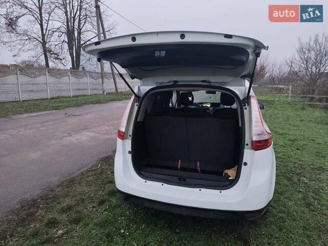 Белый Рено Сценик, объемом двигателя 1.6 л и пробегом 260 тыс. км за 7100 $, фото 9 на Automoto.ua