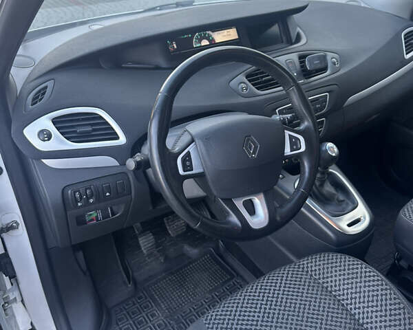 Белый Рено Сценик, объемом двигателя 1.46 л и пробегом 256 тыс. км за 7300 $, фото 8 на Automoto.ua