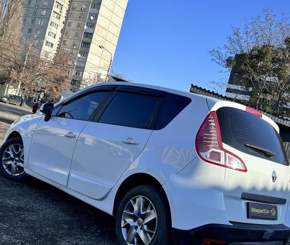 Белый Рено Сценик, объемом двигателя 1.5 л и пробегом 315 тыс. км за 8300 $, фото 3 на Automoto.ua