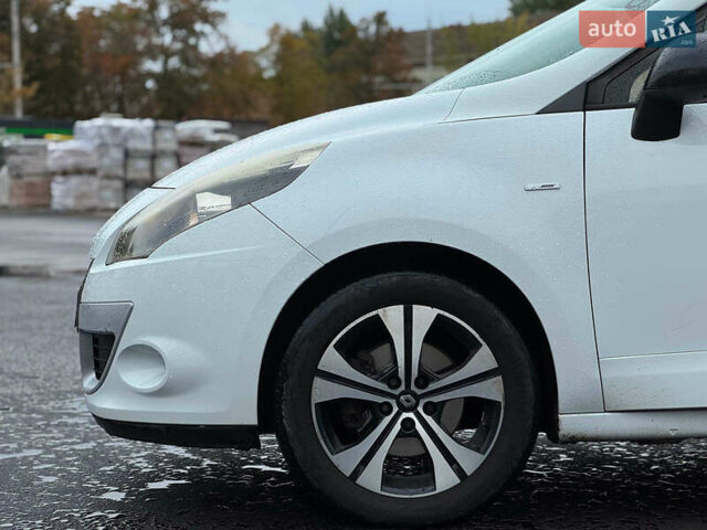 Білий Рено Сценік, об'ємом двигуна 1.9 л та пробігом 242 тис. км за 7990 $, фото 2 на Automoto.ua