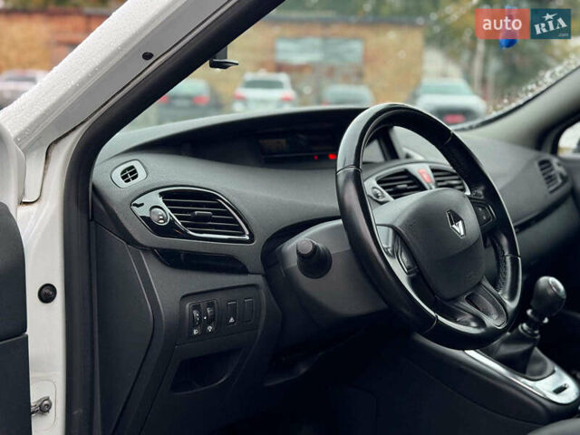 Білий Рено Сценік, об'ємом двигуна 1.9 л та пробігом 242 тис. км за 7990 $, фото 19 на Automoto.ua