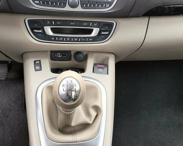 Белый Рено Сценик, объемом двигателя 1.6 л и пробегом 228 тыс. км за 7199 $, фото 11 на Automoto.ua