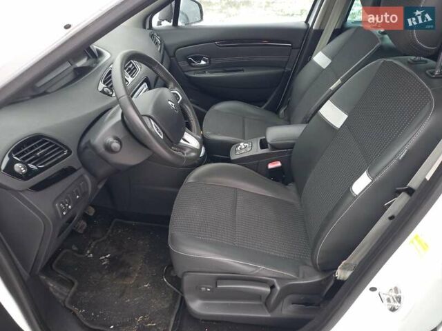 Білий Рено Сценік, об'ємом двигуна 1.5 л та пробігом 221 тис. км за 8150 $, фото 28 на Automoto.ua