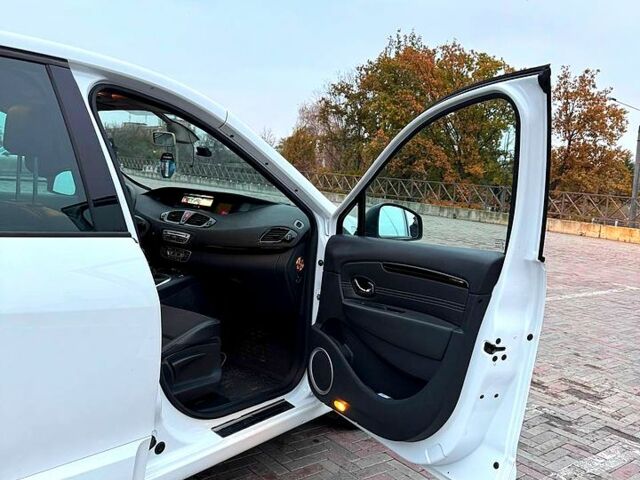 Белый Рено Сценик, объемом двигателя 15 л и пробегом 290 тыс. км за 7800 $, фото 6 на Automoto.ua