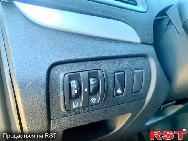 Белый Рено Сценик, объемом двигателя 15 л и пробегом 281 тыс. км за 7700 $, фото 5 на Automoto.ua