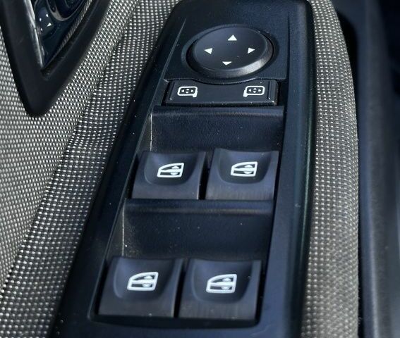 Белый Рено Сценик, объемом двигателя 1.5 л и пробегом 315 тыс. км за 8300 $, фото 6 на Automoto.ua