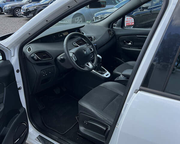 Белый Рено Сценик, объемом двигателя 1.5 л и пробегом 219 тыс. км за 8900 $, фото 10 на Automoto.ua