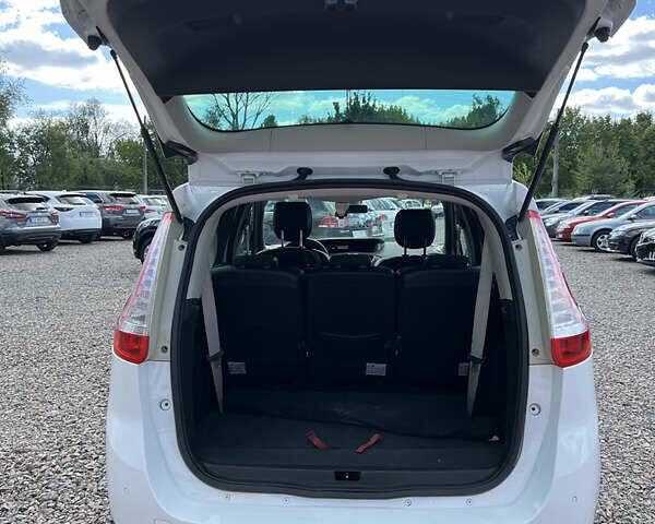 Белый Рено Сценик, объемом двигателя 1.5 л и пробегом 219 тыс. км за 8900 $, фото 21 на Automoto.ua