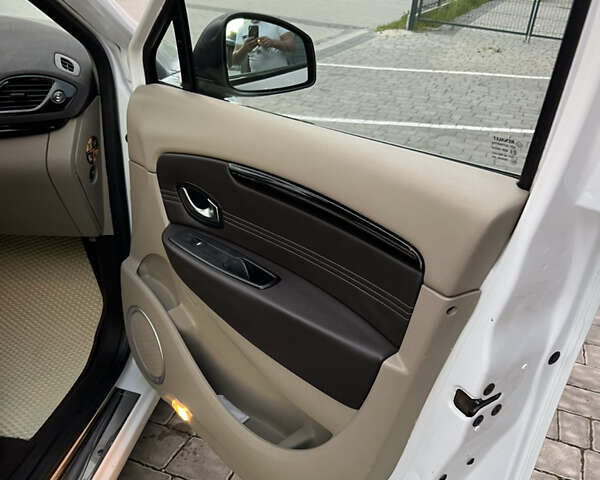 Белый Рено Сценик, объемом двигателя 1.46 л и пробегом 238 тыс. км за 7200 $, фото 13 на Automoto.ua