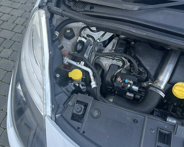 Белый Рено Сценик, объемом двигателя 1.46 л и пробегом 256 тыс. км за 7300 $, фото 18 на Automoto.ua