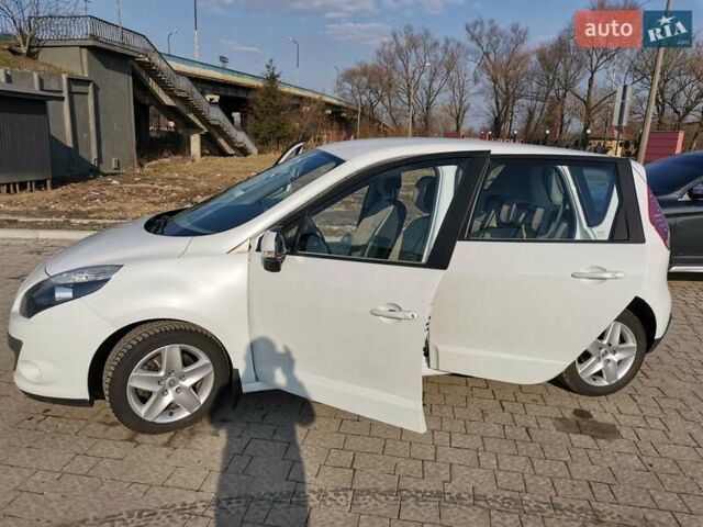 Белый Рено Сценик, объемом двигателя 1.5 л и пробегом 236 тыс. км за 7350 $, фото 16 на Automoto.ua