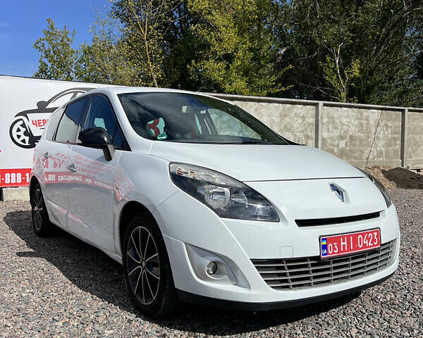 Белый Рено Сценик, объемом двигателя 1.5 л и пробегом 219 тыс. км за 8900 $, фото 3 на Automoto.ua