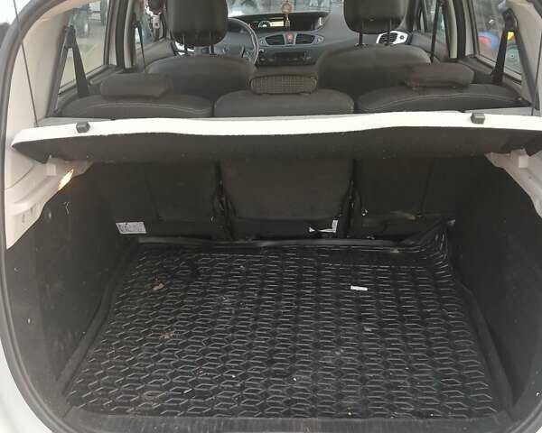 Белый Рено Сценик, объемом двигателя 1.5 л и пробегом 238 тыс. км за 6999 $, фото 4 на Automoto.ua