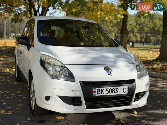Белый Рено Сценик, объемом двигателя 1.46 л и пробегом 220 тыс. км за 5600 $, фото 14 на Automoto.ua