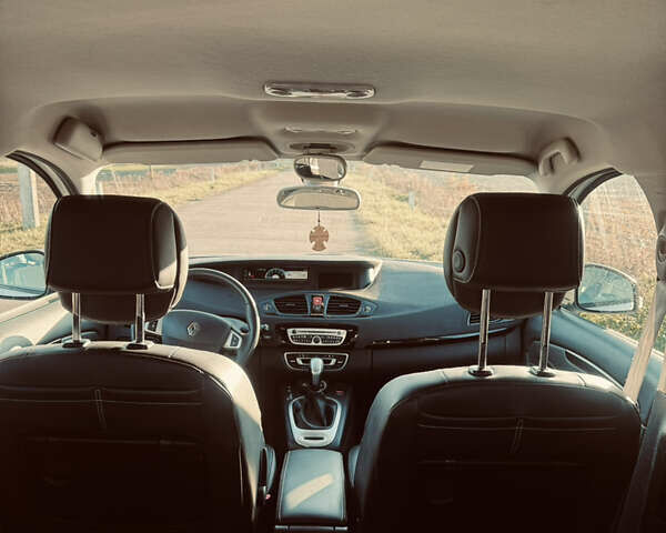 Білий Рено Сценік, об'ємом двигуна 1.46 л та пробігом 266 тис. км за 7800 $, фото 7 на Automoto.ua