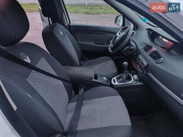 Белый Рено Сценик, объемом двигателя 1.6 л и пробегом 260 тыс. км за 7100 $, фото 8 на Automoto.ua