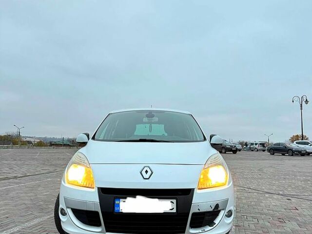 Белый Рено Сценик, объемом двигателя 15 л и пробегом 290 тыс. км за 7800 $, фото 3 на Automoto.ua