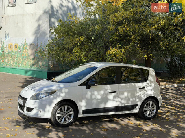 Белый Рено Сценик, объемом двигателя 1.46 л и пробегом 220 тыс. км за 5600 $, фото 9 на Automoto.ua