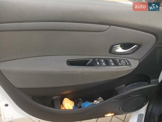 Белый Рено Сценик, объемом двигателя 1.5 л и пробегом 238 тыс. км за 6999 $, фото 5 на Automoto.ua