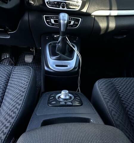 Білий Рено Сценік, об'ємом двигуна 1.5 л та пробігом 315 тис. км за 8300 $, фото 10 на Automoto.ua