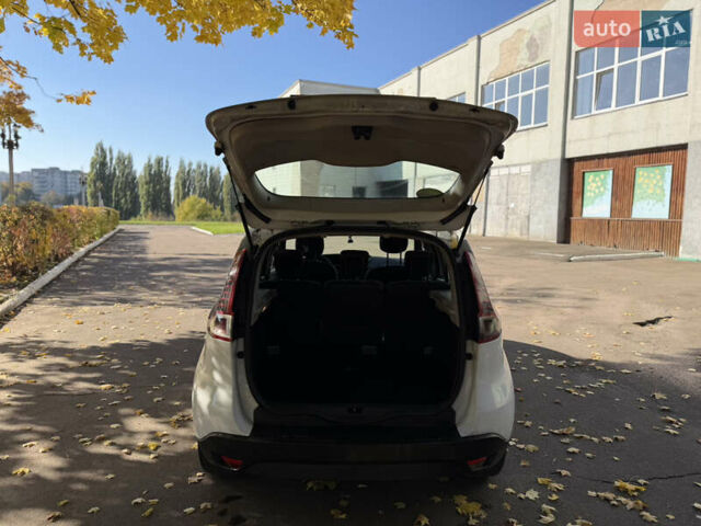 Белый Рено Сценик, объемом двигателя 1.46 л и пробегом 220 тыс. км за 5600 $, фото 33 на Automoto.ua