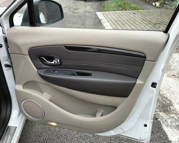 Белый Рено Сценик, объемом двигателя 1.6 л и пробегом 228 тыс. км за 7199 $, фото 10 на Automoto.ua