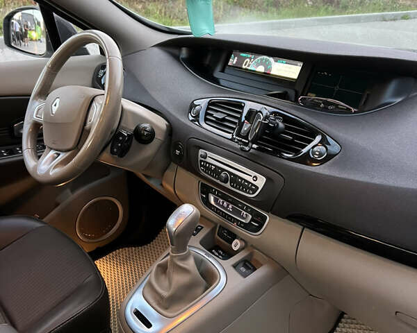 Белый Рено Сценик, объемом двигателя 1.46 л и пробегом 238 тыс. км за 7200 $, фото 15 на Automoto.ua