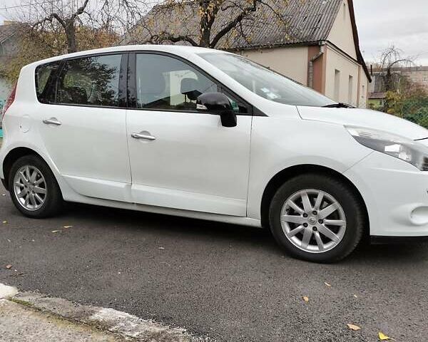 Белый Рено Сценик, объемом двигателя 1.6 л и пробегом 228 тыс. км за 7199 $, фото 6 на Automoto.ua