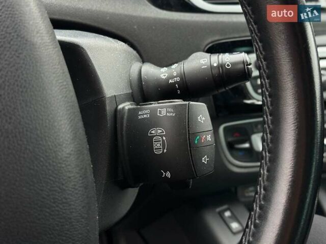 Білий Рено Сценік, об'ємом двигуна 1.9 л та пробігом 242 тис. км за 7990 $, фото 28 на Automoto.ua