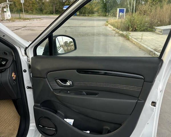 Білий Рено Сценік, об'ємом двигуна 1.4 л та пробігом 175 тис. км за 7500 $, фото 13 на Automoto.ua