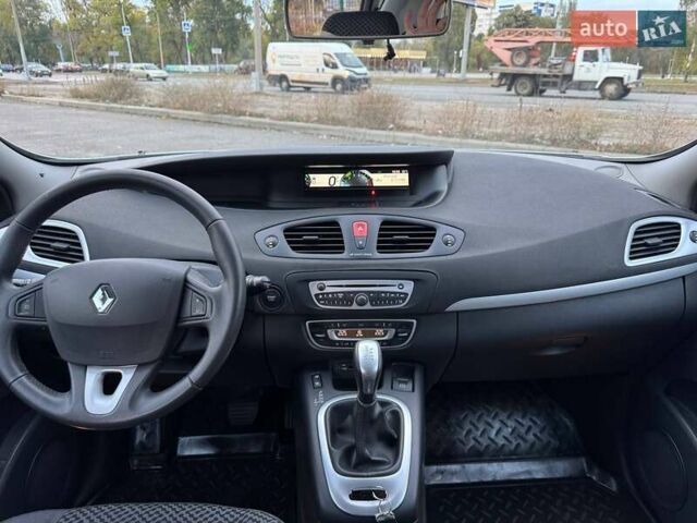 Белый Рено Сценик, объемом двигателя 2 л и пробегом 153 тыс. км за 7900 $, фото 13 на Automoto.ua