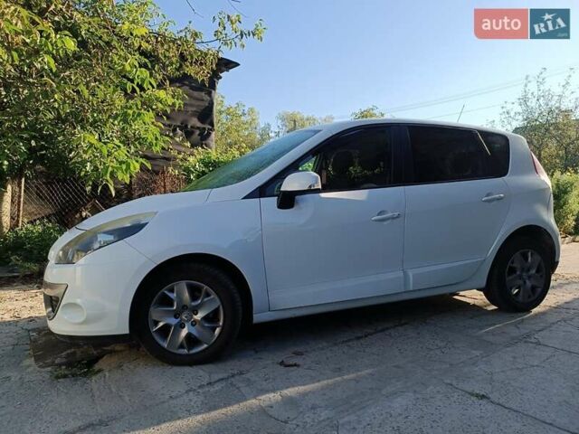 Белый Рено Сценик, объемом двигателя 1.5 л и пробегом 300 тыс. км за 6000 $, фото 5 на Automoto.ua