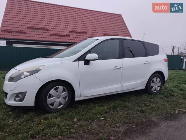 Белый Рено Сценик, объемом двигателя 1.6 л и пробегом 260 тыс. км за 7100 $, фото 7 на Automoto.ua