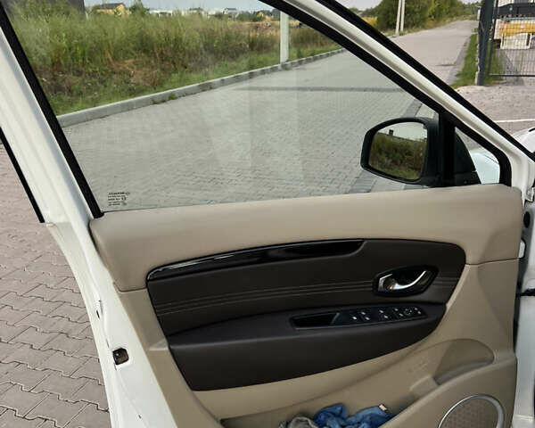 Белый Рено Сценик, объемом двигателя 1.46 л и пробегом 238 тыс. км за 7200 $, фото 18 на Automoto.ua