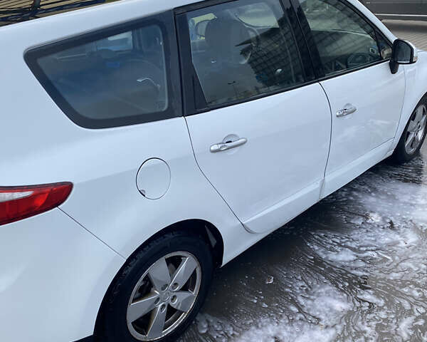 Білий Рено Сценік, об'ємом двигуна 1.5 л та пробігом 280 тис. км за 6500 $, фото 2 на Automoto.ua