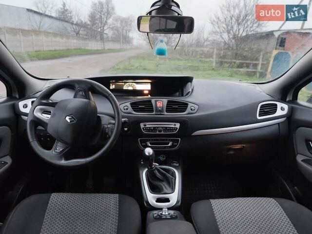 Белый Рено Сценик, объемом двигателя 1.6 л и пробегом 260 тыс. км за 7100 $, фото 4 на Automoto.ua