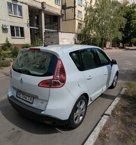 Белый Рено Сценик, объемом двигателя 1.46 л и пробегом 250 тыс. км за 7300 $, фото 4 на Automoto.ua